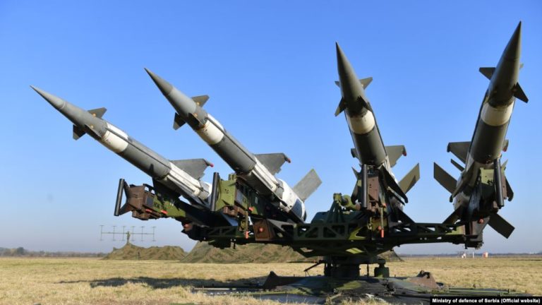 NATO ‘respekton’ stërvitjet e përbashkëta ushtarake të Serbisë me Rusinë