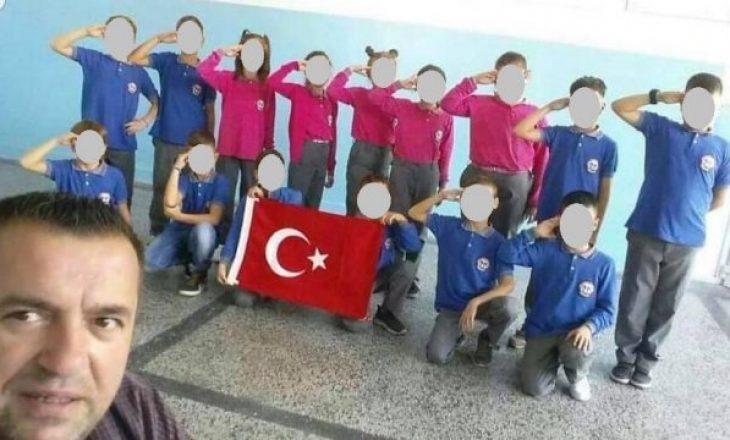 Nxënës nga Prizreni u fotografuan me flamurin turk – reagon MAShT