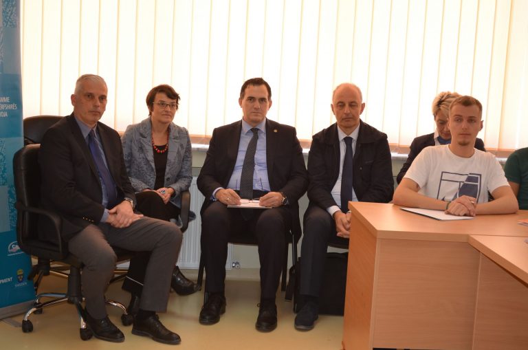 Në Mitrovicë zbatohet projekti me studentë për punëtorinë e dizajnit dhe zhvillimit urban