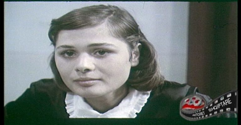 Lajm i trishtë: Ndërron jetë në moshën 60 vjeçare aktorja e njohur shqiptare