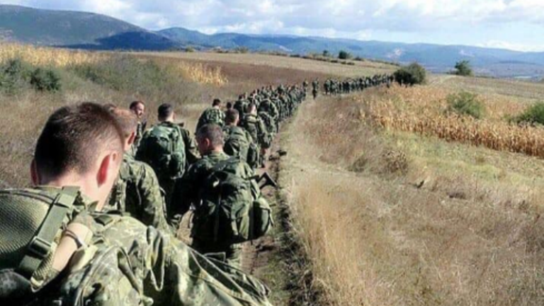 Krenari: Ushtarët e Kosovës gjatë një marshimi në kufirin Kosovë-Serbi