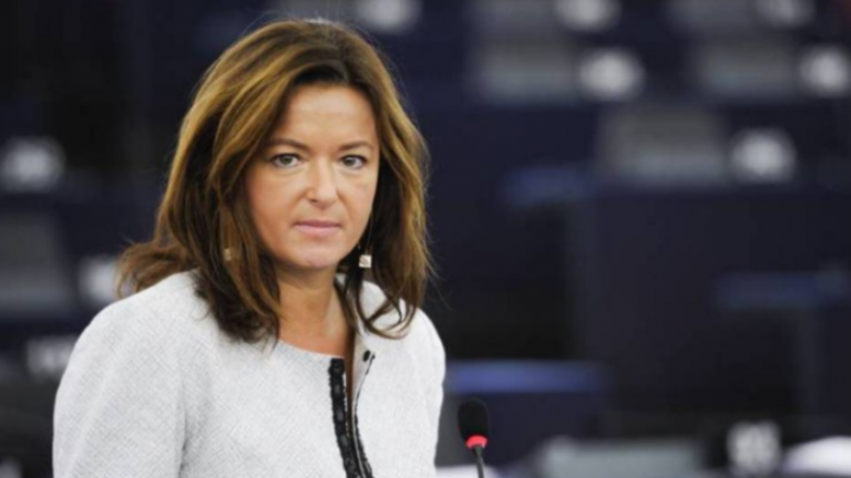 Eurodeputetja Fajon: Do të bëj sa kam fuqi për t’i liberalizuar vizat për Kosovën