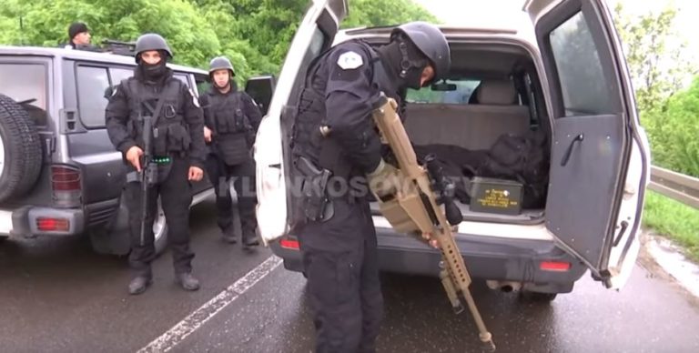 Lejuan kontrabandën, arrestohen tre policë në veri (VIDEO)