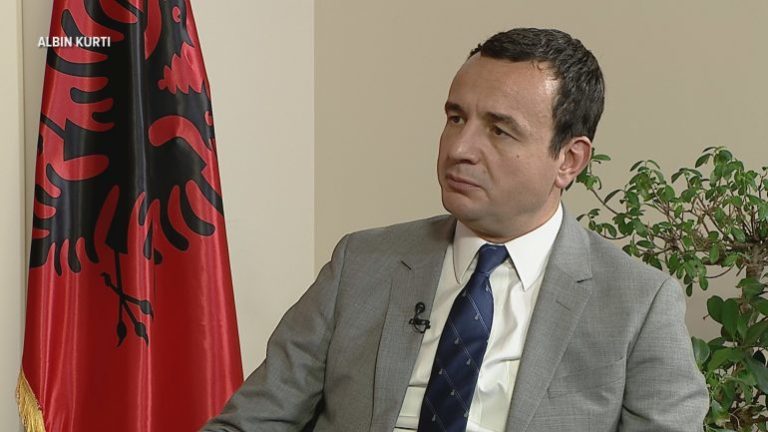 Revista gjermane lavdëron Qeverinë Kurti: E vetmja që nuk doli nga pazaret e bodrumeve