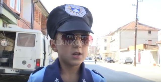 Rrezaku, polici i Gjakovës, jep gjoba 50 centëshe (VIDEO)