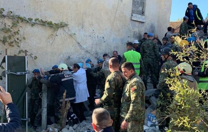 Numri i viktimave nga tërmeti në Shqipëri arrin në 10