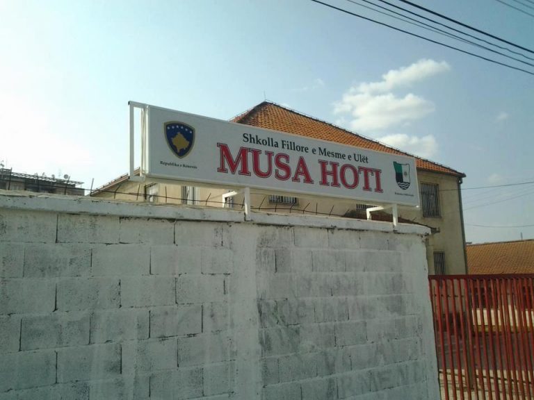 Rrahja mes nxënësve në Mitrovicë – një i lënduar