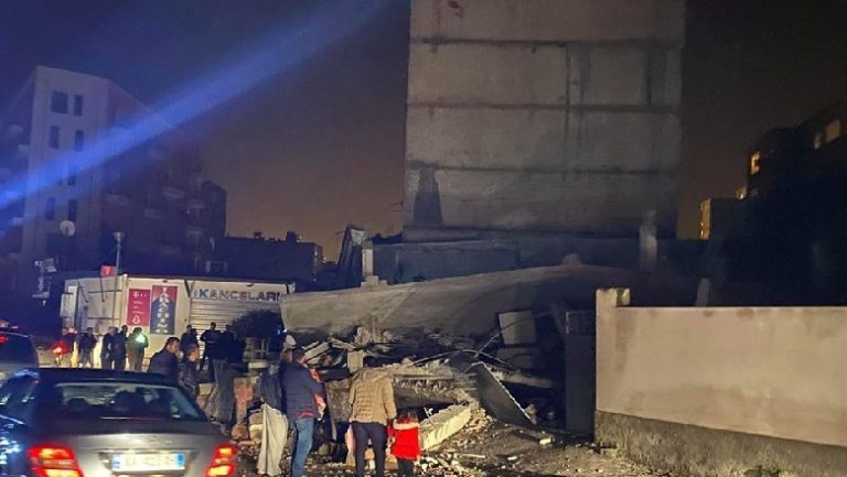 I vdiç vajza 8 vjeçare, ndërron jetë në spital edhe nëna që doli gjallë nga rrënojat