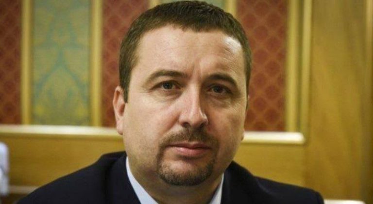 “Poshtë e përpjetë”, Latifi përdor frazën e famshme të Demaçit për t’i kritikuar vizitat e shpeshta të Kurtit në Bruksel