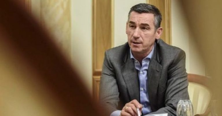 Ftesa nga Specialja, krerë politikë nga Shqipëria e Kosova dhe bashkëluftëtarë në mbështetje të Kadri Veselit