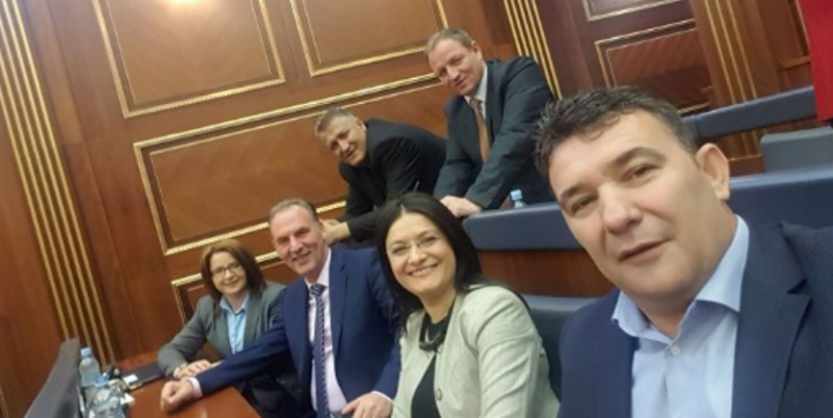 NISMA në Kuvend: Vështirësohet arritja e marrëveshjes për koalicionin LVV-LDK