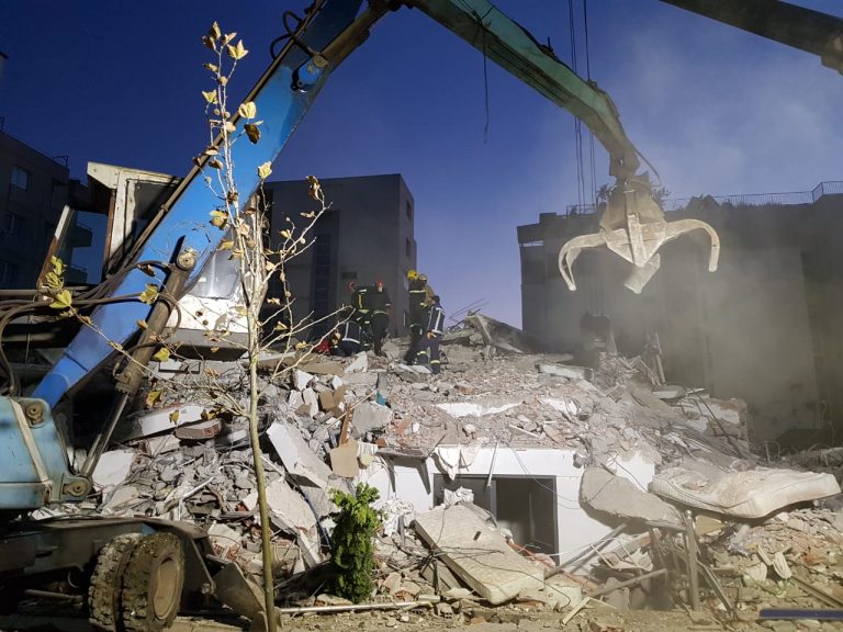 Viktimat e fundit të tërmetit, humbin jetën nënë dhe bir