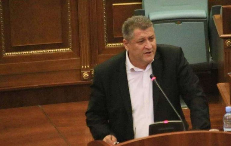 Zafir Berisha e quan të pafytyrë Albin Kurtin