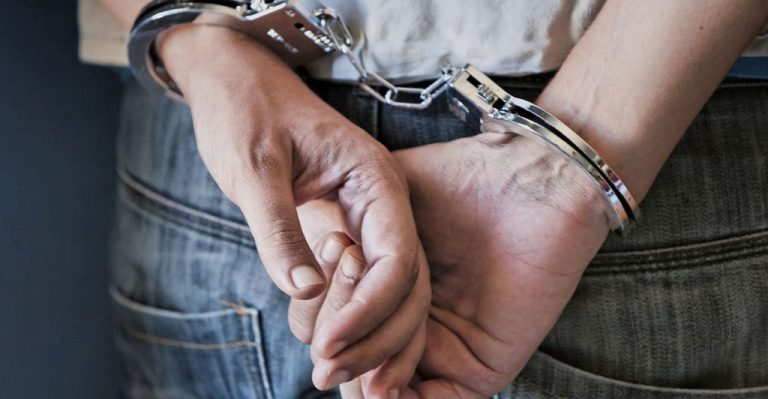 Falsifikoi dokumente e shiti deri 30 prona, arrestohet i dyshuari në Mitrovicë