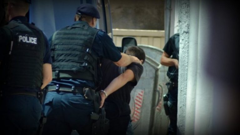 Arrestohen prindërit që e rrahën vajzën në Gjakovë