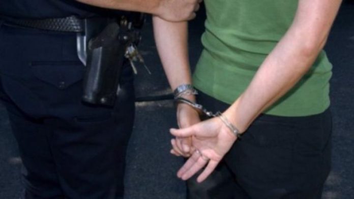 Në Mitrovicë arrestohet 28-vjeçarja që kanosi me armë një tjetër