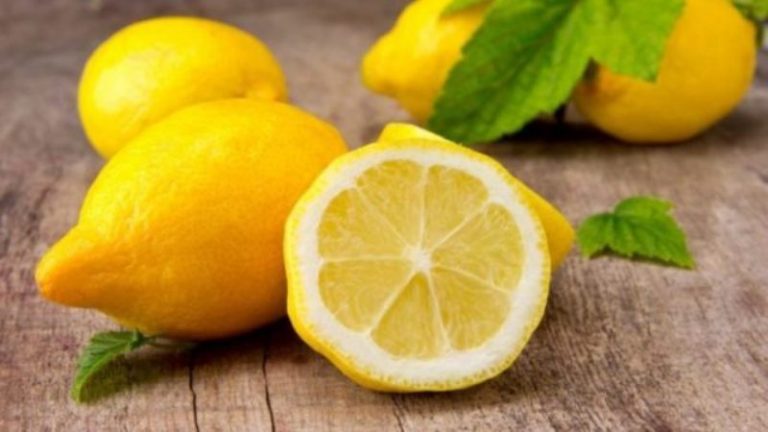 Kjo është arsyeja se pse duhet të konsumoni limon çdo ditë