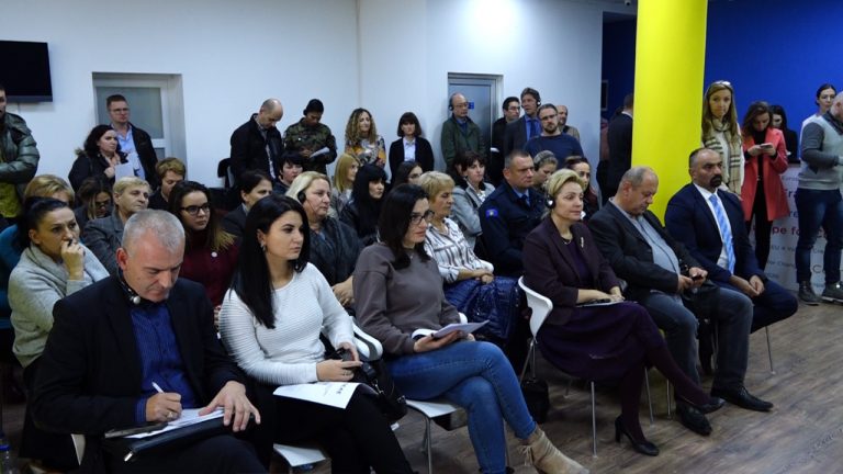Apostolova flet në Mitrovicë për dhunën në familje dhe barazinë gjinore