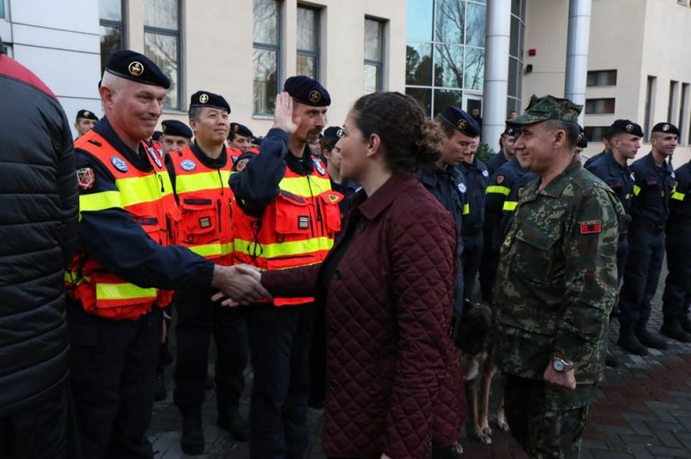 ”Masakrohet” nga kosovarët ministrja e mbrojtjes së Shqipërisë pasi bëri këtë gafë