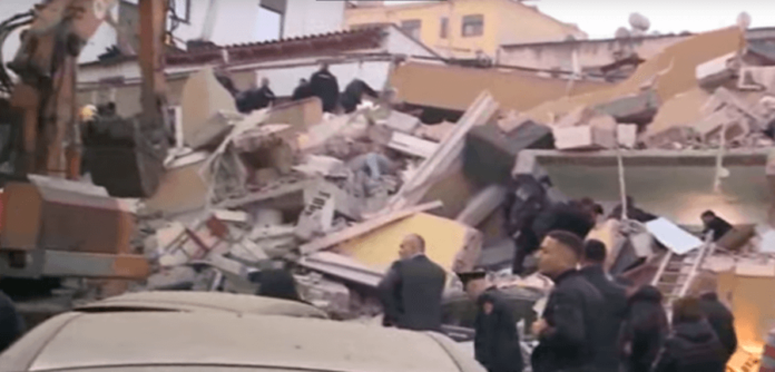Trishtuese: Vajza e vogël nga rrënojat: Babi mos më le vetëm, më ndihmo, eja më merr!