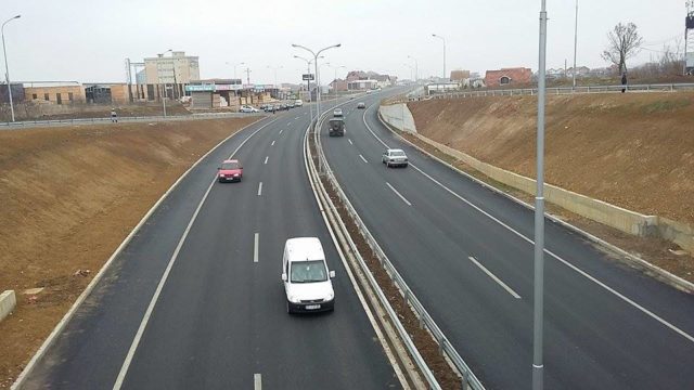 Nis asfaltimi i rrugë së re Prishtinë – Mitrovicë (VIDEO)