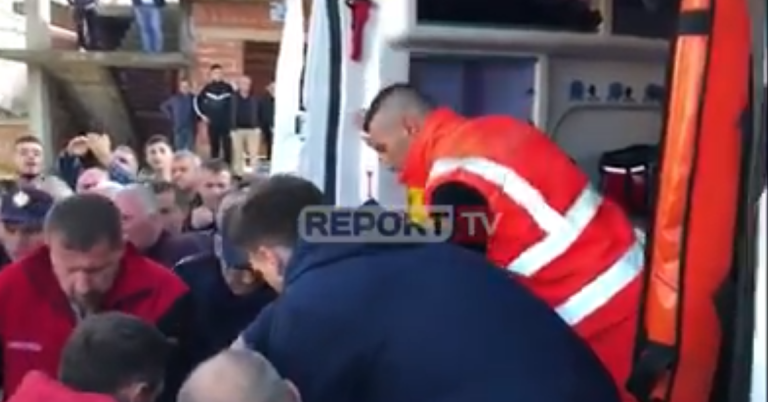 Lotë nga gëzimi – Momenti kur ekipi nga Kosova shpëton 17-vjeçarin e ngujuar nën rrënojat në Durrës