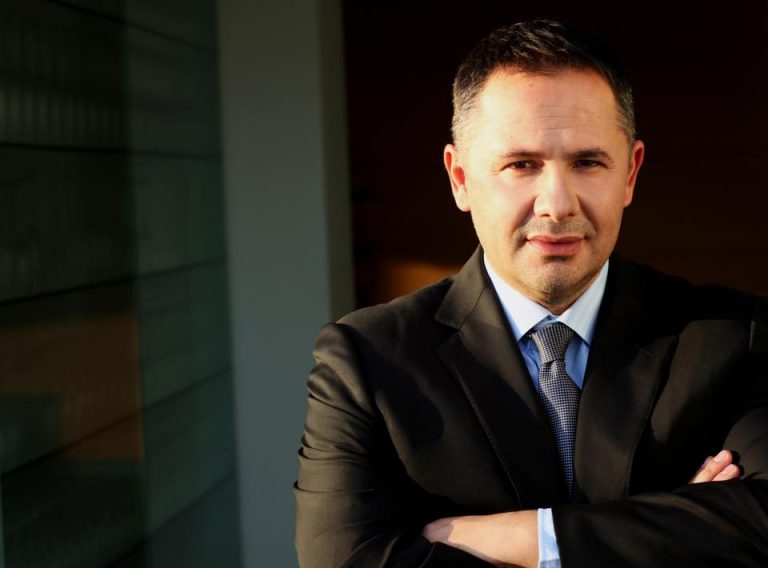 Samir Mane dhuron 1.2 milionë euro për të dëmtuarit nga tërmeti