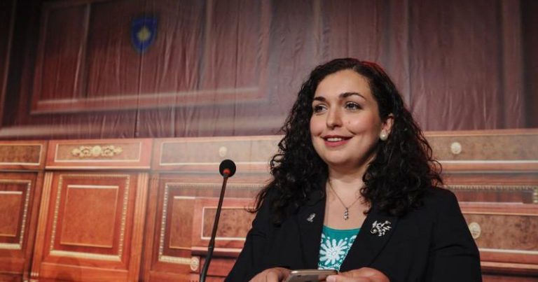 Vjosa Osmani: LDK s’i punon askujt pas shpine, askush të mos bie pre e konspiracioneve të Vuçiqit