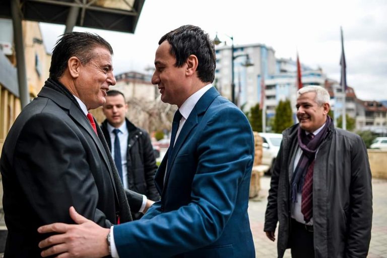 Bahtiri i del në mbrojtje Sveçlës: U ul afër Gjuriqit për ta mbrojtur Kosovën