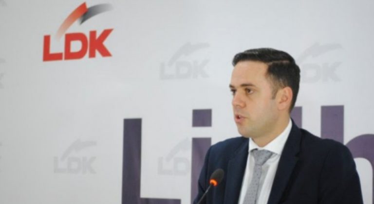 Abdixhiku: Synojmë t’i shmangim zgjedhjet, por Osmanin nuk e votojmë për presidente