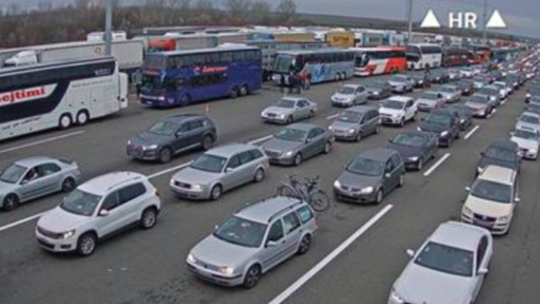 Ndiqeni live fluksin në pikat kufitare në Kosovë si dhe kufijtë Serbi-Kroaci
