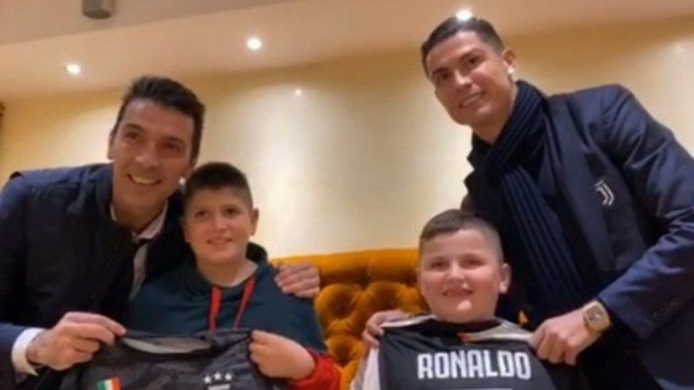 Rama u plotëson dëshirën dy fëmijëve që u hodhën nga ndërtesa gjatë tërmetit: Takohen me Ronaldon dhe Buffon