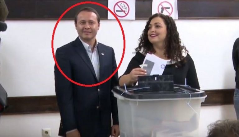 Burri i Vjosa Osmanit ironizon me VV-në, tregon sa deputetë i kanë