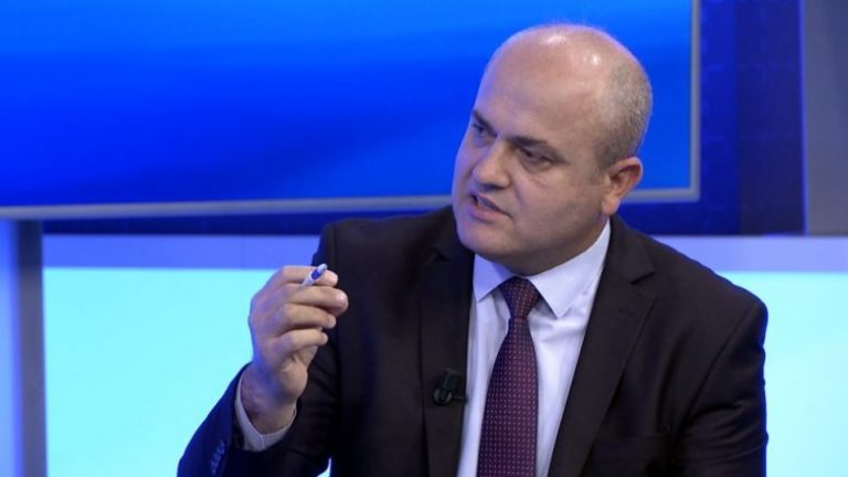 Deputeti i LDK-së e quan plan të Thaçit bllokimin e rritjes së pagave, paralajmëron trazira në vend!