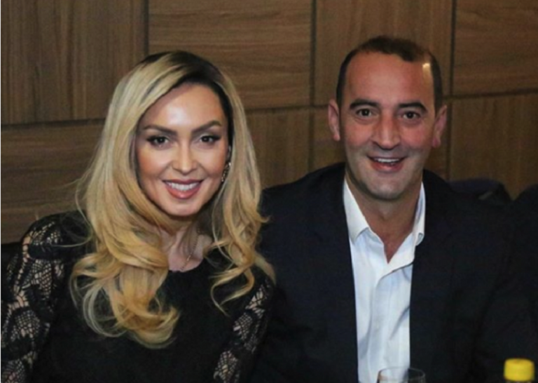 Lola fillon përgatitjet për festat e fundvitit, shikoni si e ka zbukuruar shtëpinë