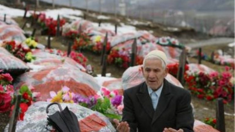 “Sveçla duhet t’i kërkoi falje Reçakut”