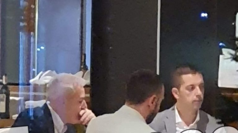 Sveçla: Organizatorët i kanë caktuar tavolinat se ku të ulemi