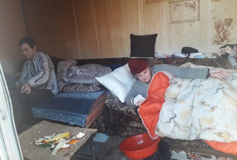 Prishtinë, familja që jeton në kontejner ka nevojë për ndihmë