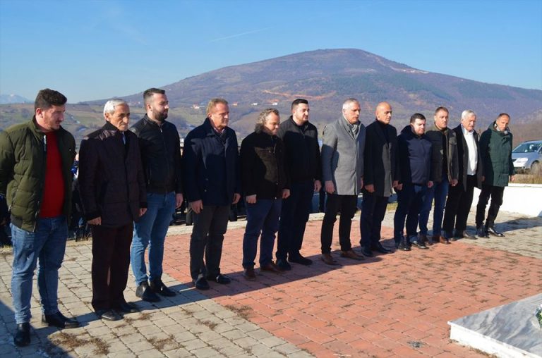 Drejtuesit e komunës nderuan me homazhe veprën e heroit Xhevat Jusufi