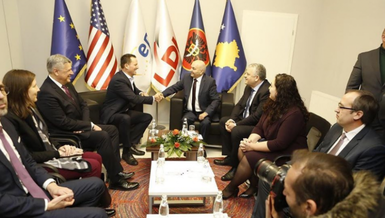 Grenell përfundon takimin me LDK’në: Këto janë dy kërkesat për Isa Mustafën