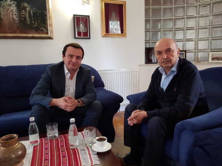LDK dhe Vetëvendosje takohen fshehtë në shtëpinë e Mustafës në Prapashticë