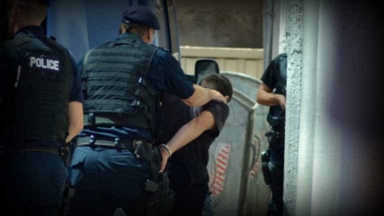 Arrestohet një rus në kufi të Kosovës, i sekuestrohen 10 mijë dollarë dhe dy mijë euro