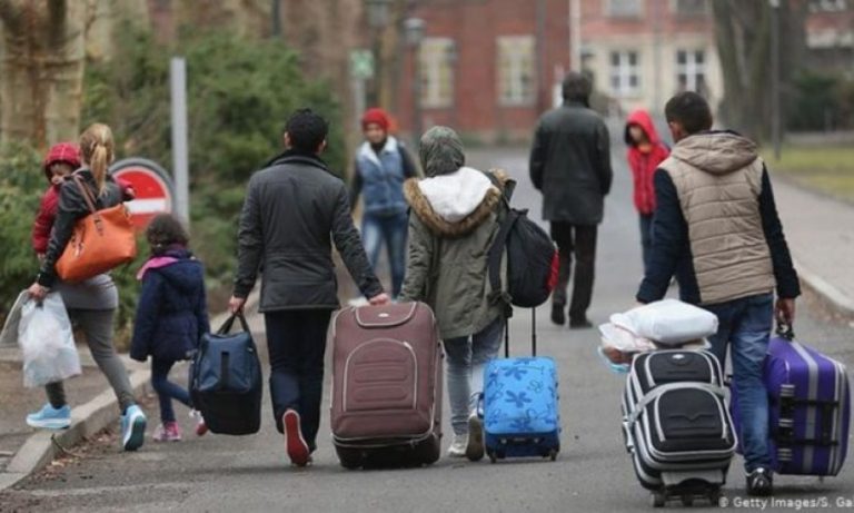 Kosova po zbrazet: Vjet e braktisën vendin 28,164 banorë