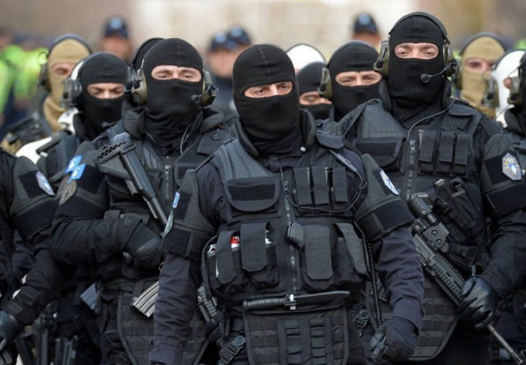 Aksioni me dy të arrestuar në Karaçevë, Policia tregon se çka konfiskuan në shtëpitë e të dyshuarve