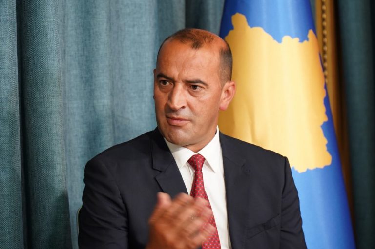 Haradinaj thumbon Kurtin: Prej “Komandant Bojleri” kur t’u bë Fatmir Limaj “Komandat Çeliku”?