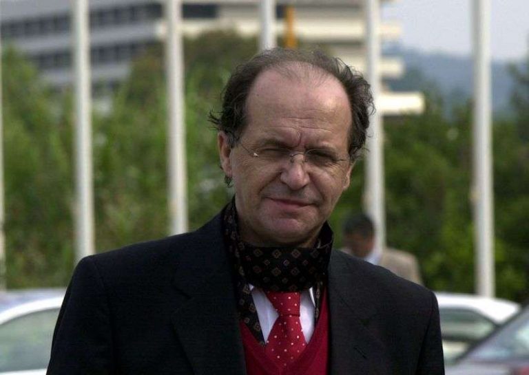 Hoti publikon një shkrim të Ibrahim Rugovës për 28 nëntorin