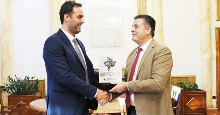Bahtiri rreshtohet në anën e Konjufcës, kundër që LDK ta marrë kryeparlamentarin