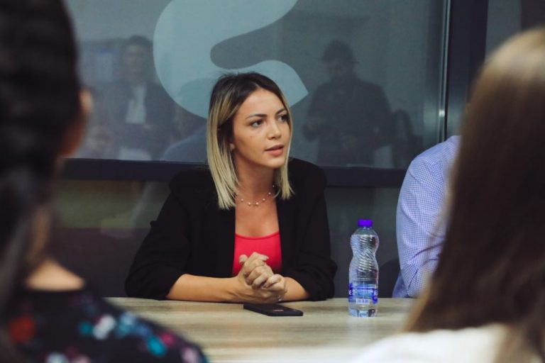 Natyra Kuçi ia kujton Albin Kurtit kohën kur ai thoshte se dorëheqja e Glauk Konjufcës, nënkupton “ujdi monarkësh”