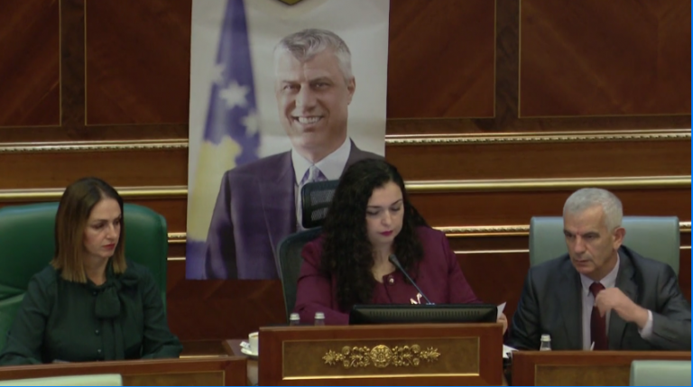 Ish zv/ministri i AAK-së e krahason Vjosa Osmanin me Linda Morinën