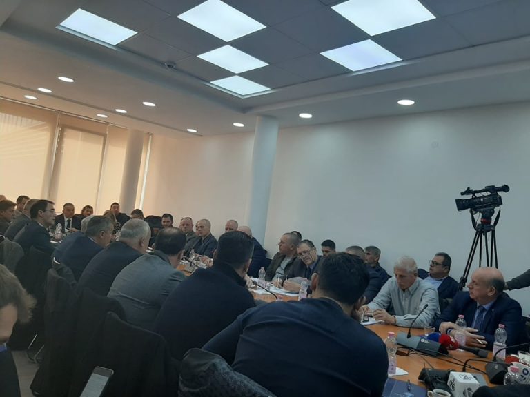 AAK: Reciprociteti nuk do të funksionojë, taksa rriti numrin e të punësuarve në Kosovë